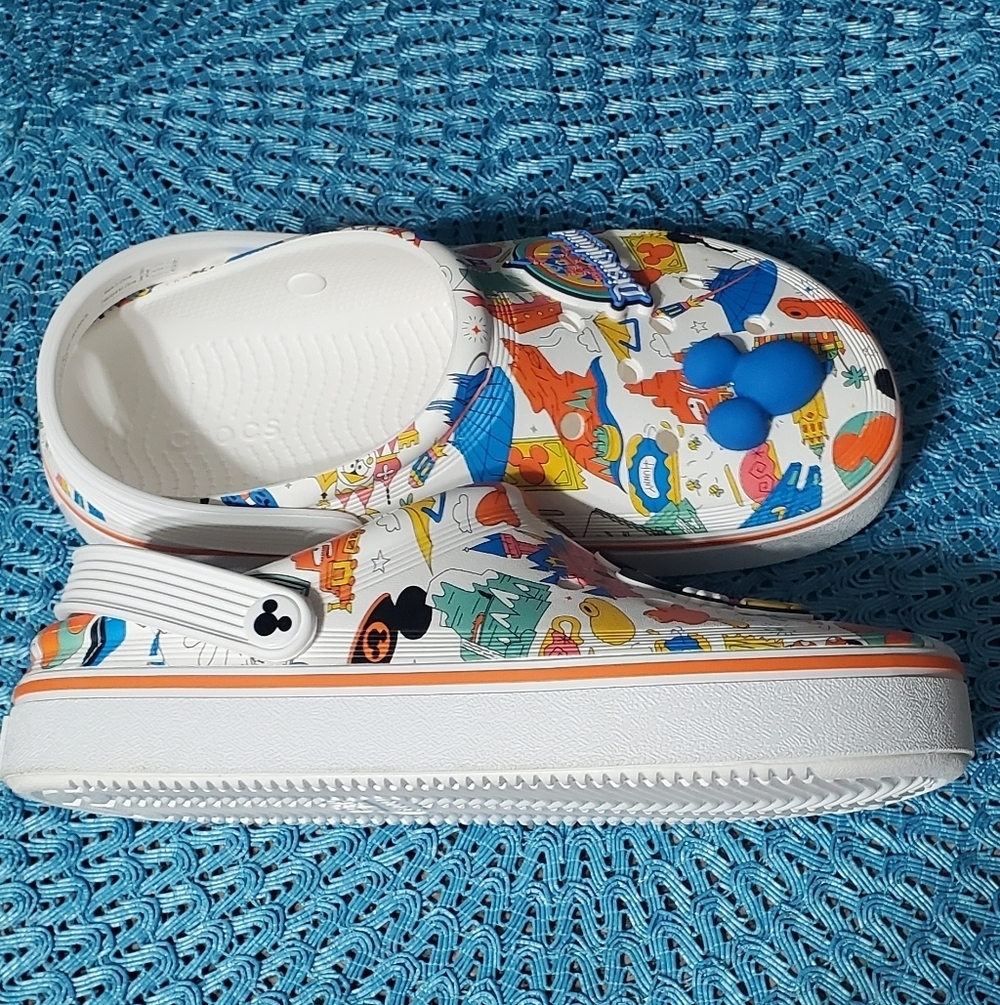 Mickey Mouse Disneyland Crocs. In Great Condition Unisex Sz 9W Or 7M - Picture 7 of 8